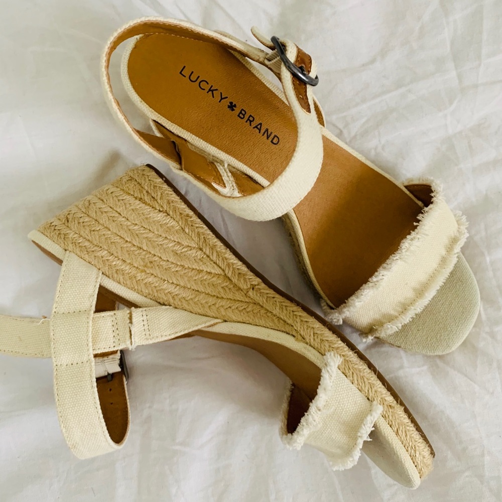✨ Lucky Brand Marceline Fringe Wedges ✨